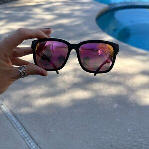 Stylish Black Sunglasses with Pink Lenses
